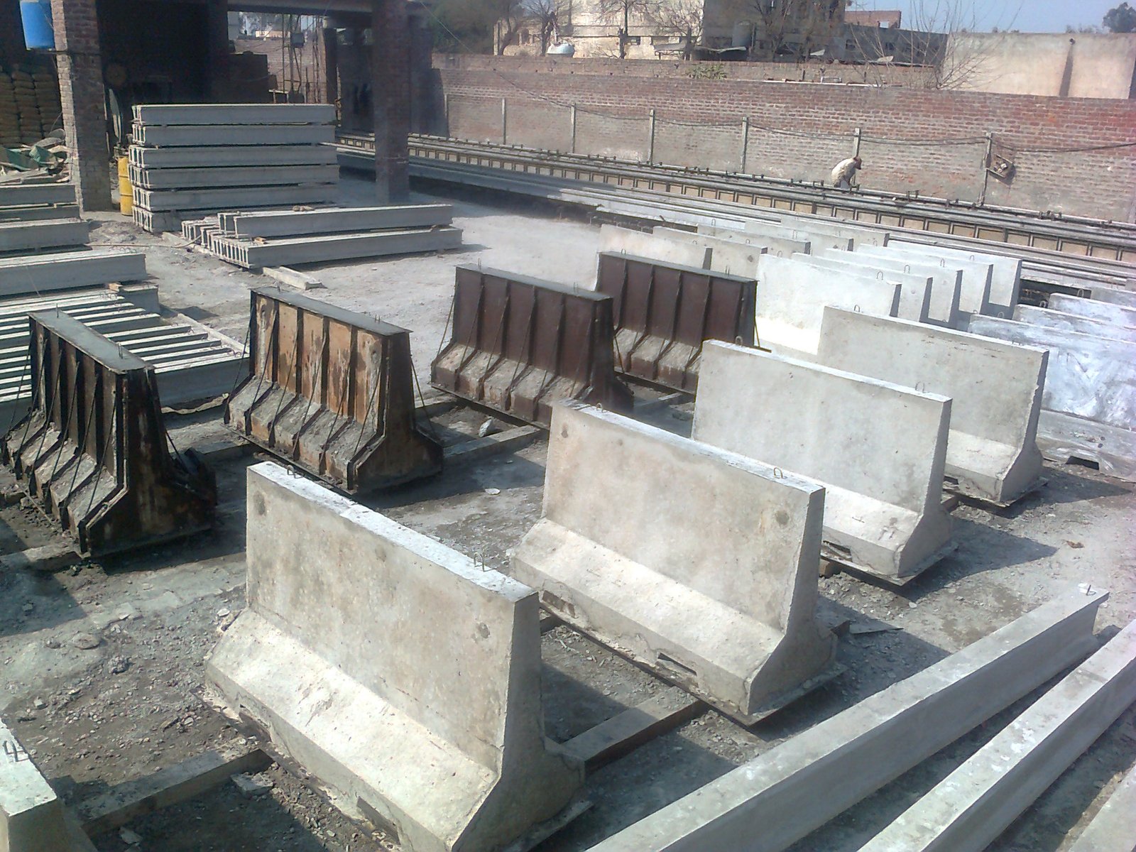 Precast concrete elements transportation and delivery